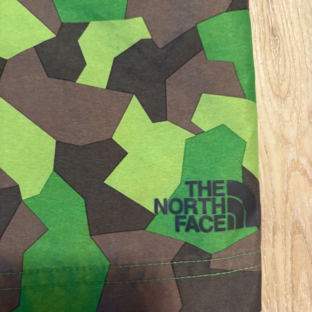 The North Face Kids Green Camo Shorts - Picture 3 of 3